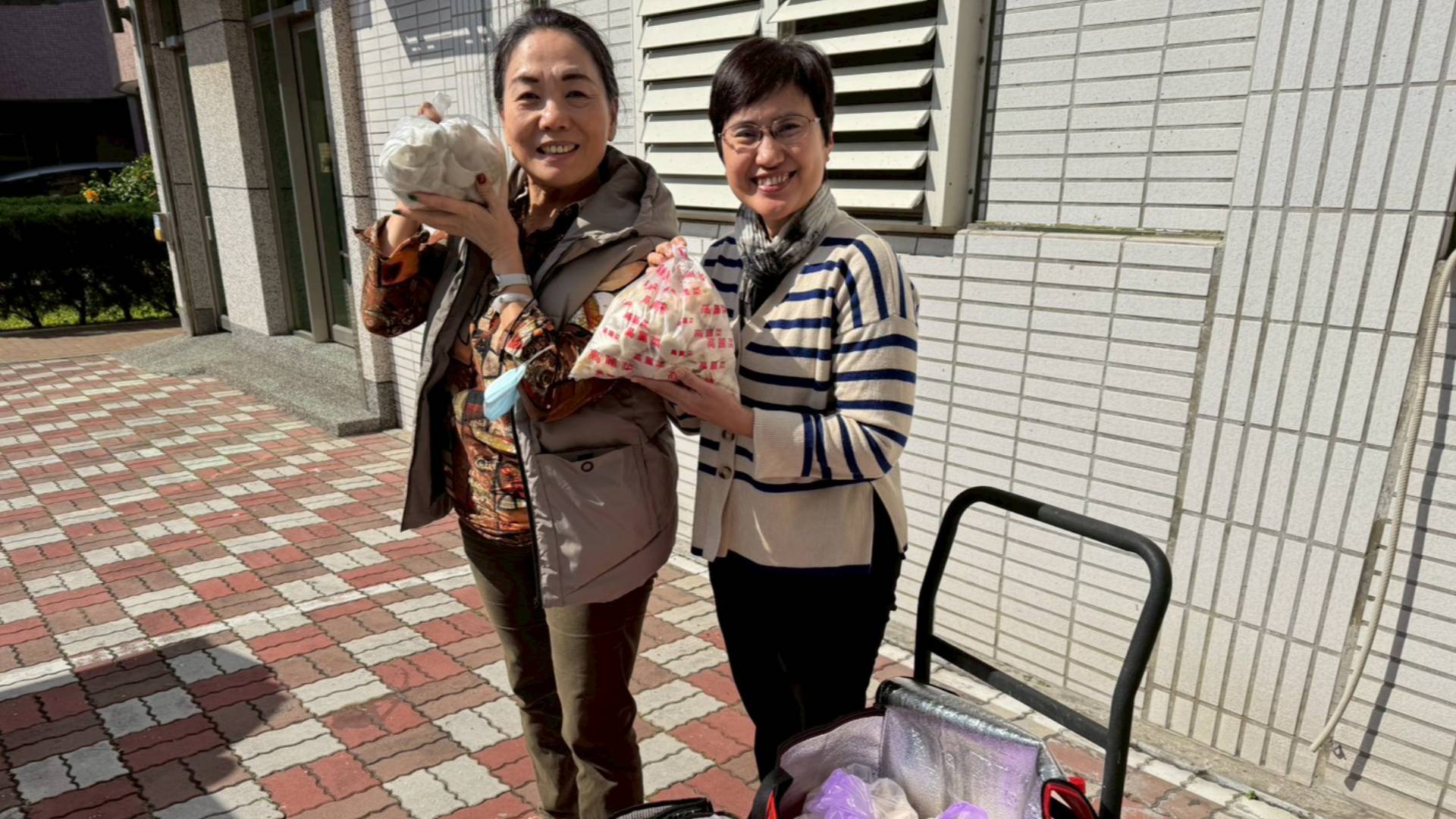 蔡淑惠女士來院關懷捐贈水餃1000粒